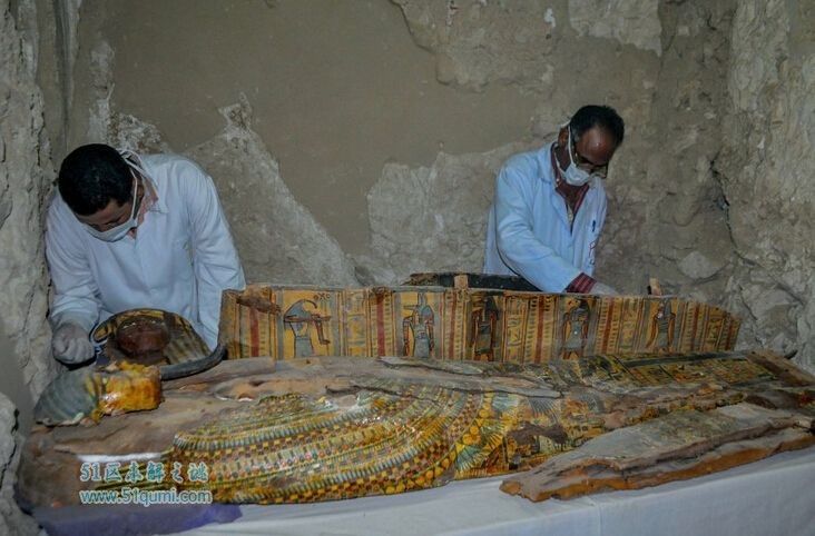 埃及考古发现3500多年前墓葬 挖掘8具木乃伊及陪葬雕像